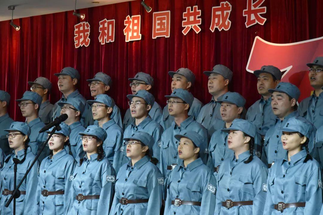 古代住在很乱的屋子里的人游戏画面